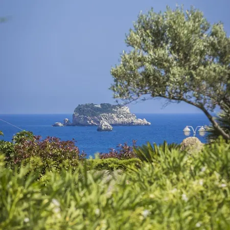 The Seasons Villa Svoronata