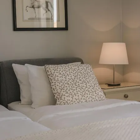 The Seasons Вилла Свороната