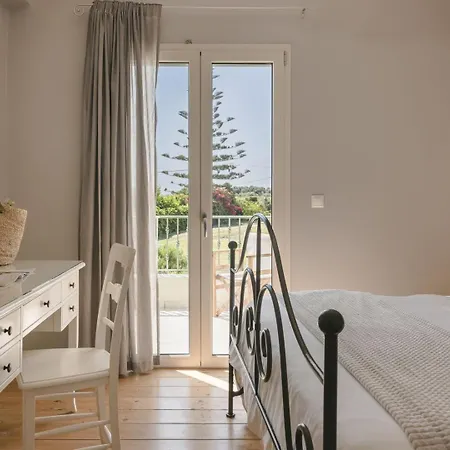 Вилла The Seasons Свороната