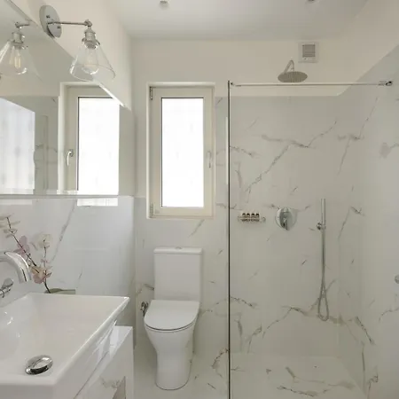 The Seasons Вилла Свороната