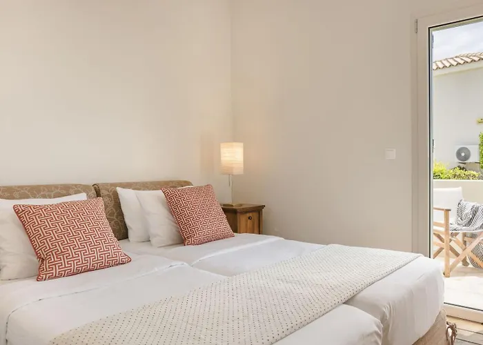 The Seasons Vila Svoronata