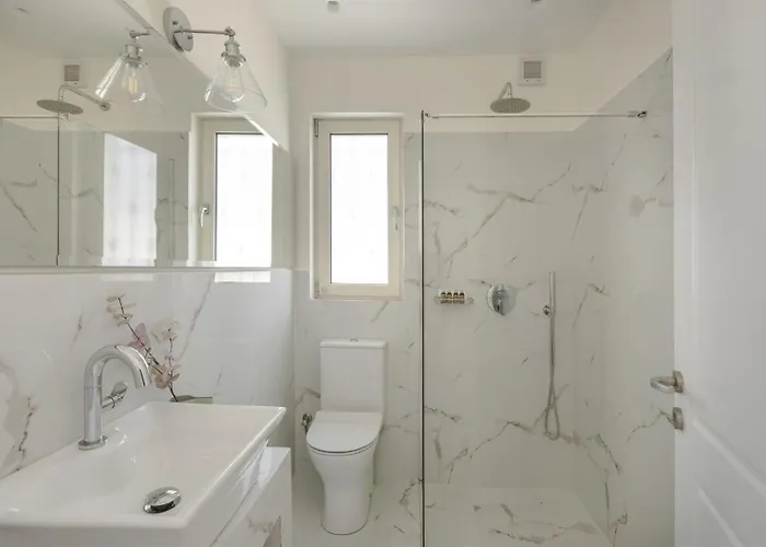 The Seasons Vila Svoronata